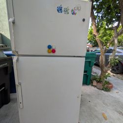 Refrigerator 