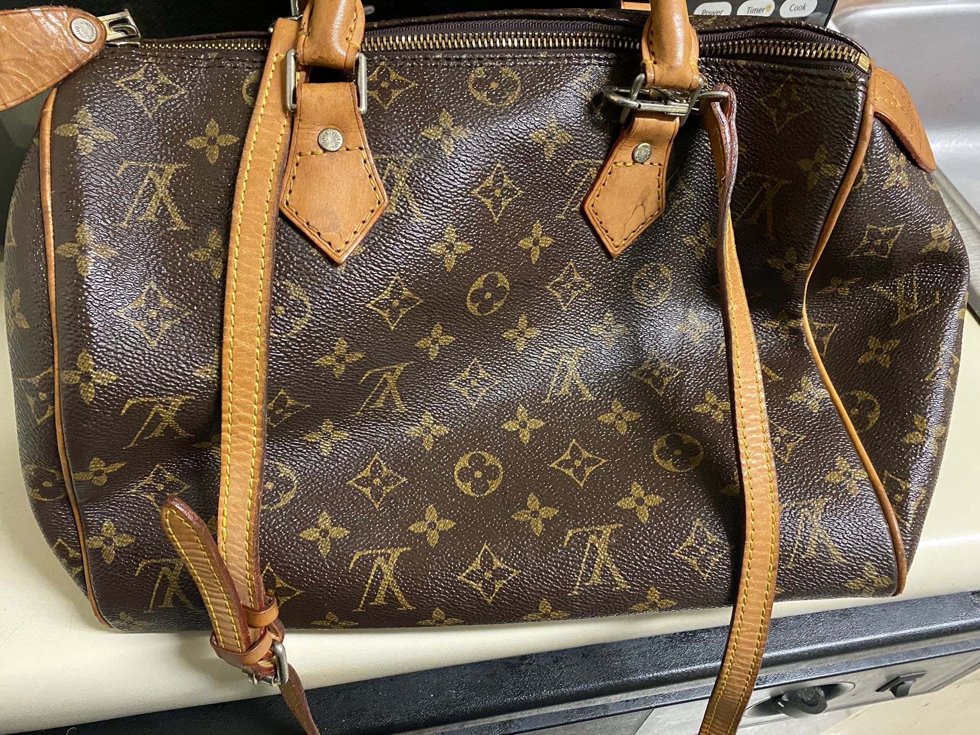 Louise Vuitton Monogram Speedy 30 Canvas