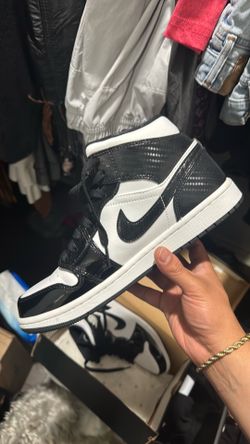 air jordan size 8 black and white