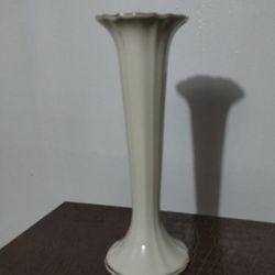 LENOX PORCELAIN VASE 7"