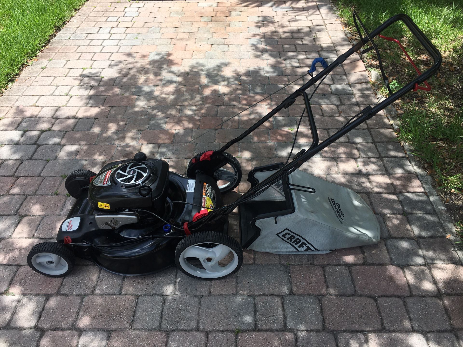 Craftsman 22 “ self propelled lawn mower 675 series platinum, very good