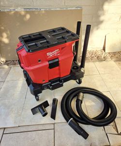 Milwaukee FUEL 18V NEXUS Vet Dry Vaccum 6 Gal