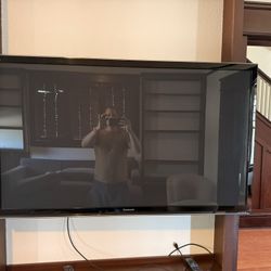 Panasonic TCP55UT50 55" Smart VIERA Class 3D Plasma HDTV.  I had to replace the motherboard few years ago and since has small black line along top but