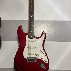 Fender Squier Stratocaster w/amp &  Carrying Case