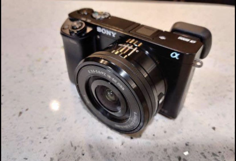 Sony A6000 w Kit lens