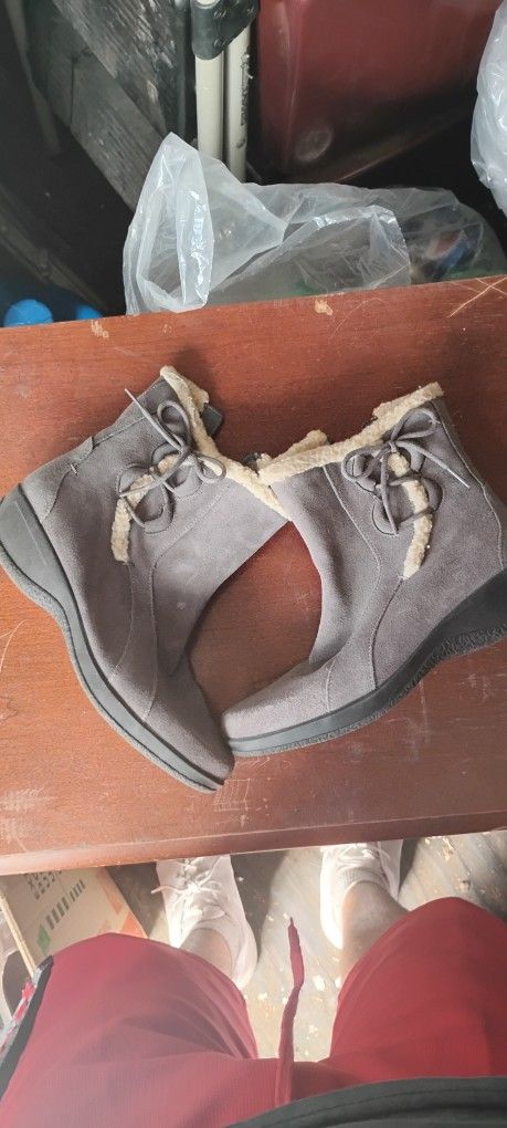 Clark's Woman's Fur Boots