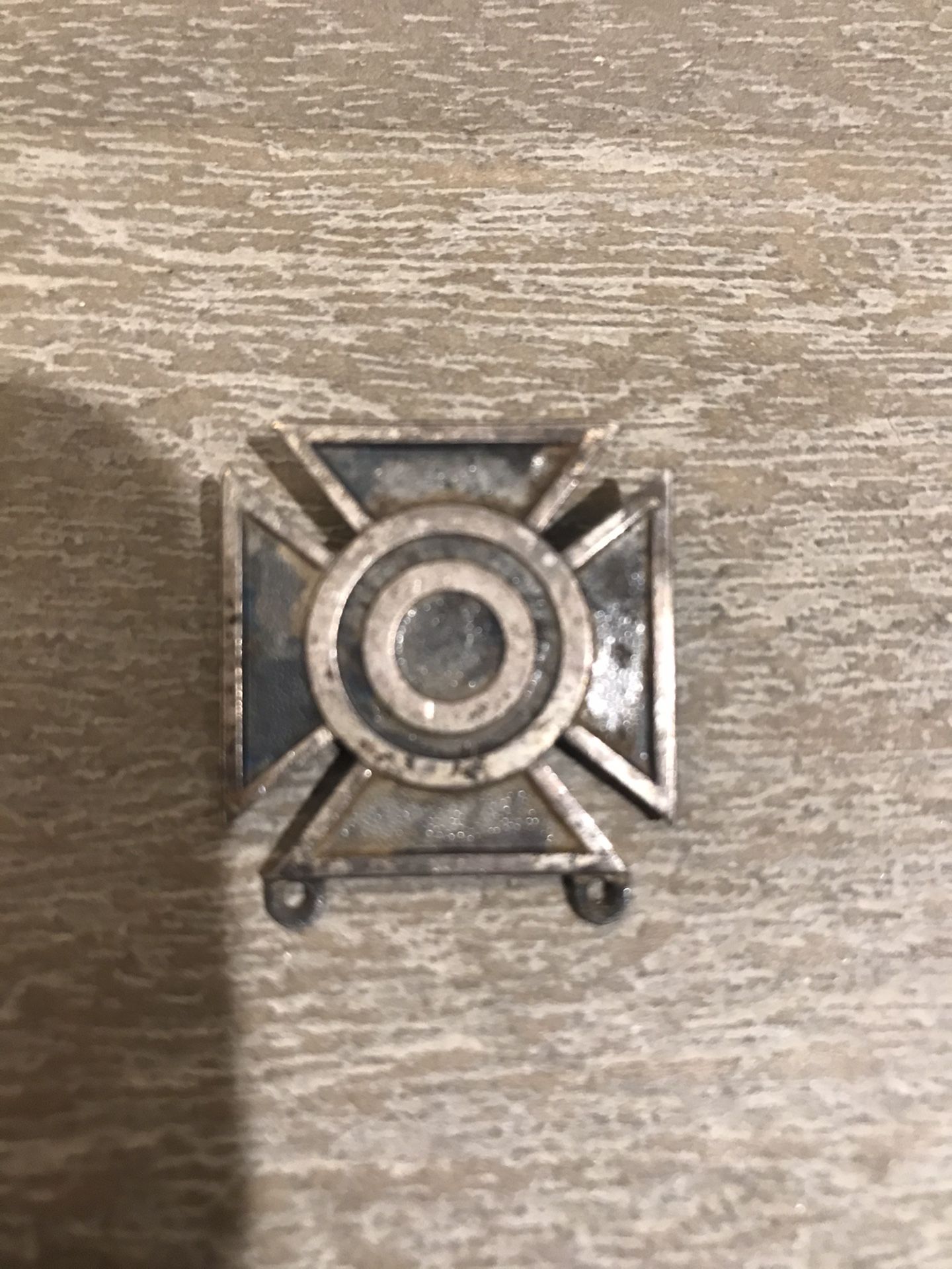 Vintage WW2 Sterling Silver Rifle Pin Medal (Sterling <1k>)