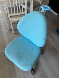 Children’s desk chair