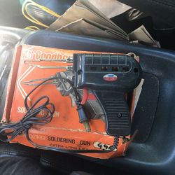 A 100-WATT SOLDERING GUN INSTANT HEAT USED IN GOOD CONDITION $10.00