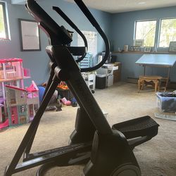 NordicTrack FreeStride Trainer FS10i (Model NTEL71320.1)