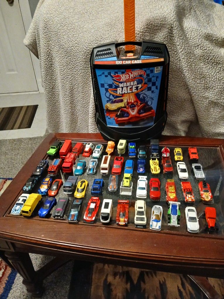52 MATCHBOX/HOTWHEEL MIX OF CARS PLUS A CASE