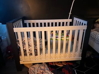 Delta Children Miles 4-in-1 Convertible Crib, Bianca White/Textured Midnight Grey