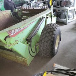 Rock picker machine pull type 
Trailer farm equipment.