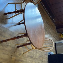 Table w/ 2 Chairs