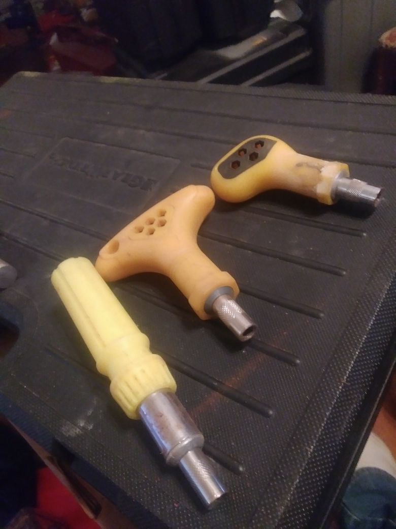 3 RATCHETING BIT DRIVERS