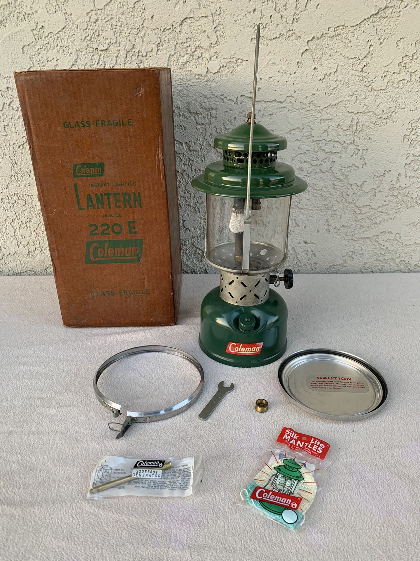 Coleman Instant Lighting 2 Mantle Camp Lantern Vintage