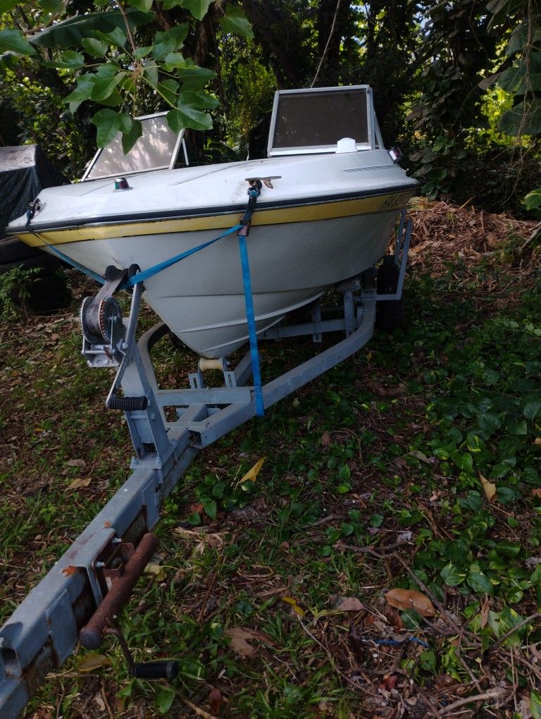 19ft Fiberglass Boat