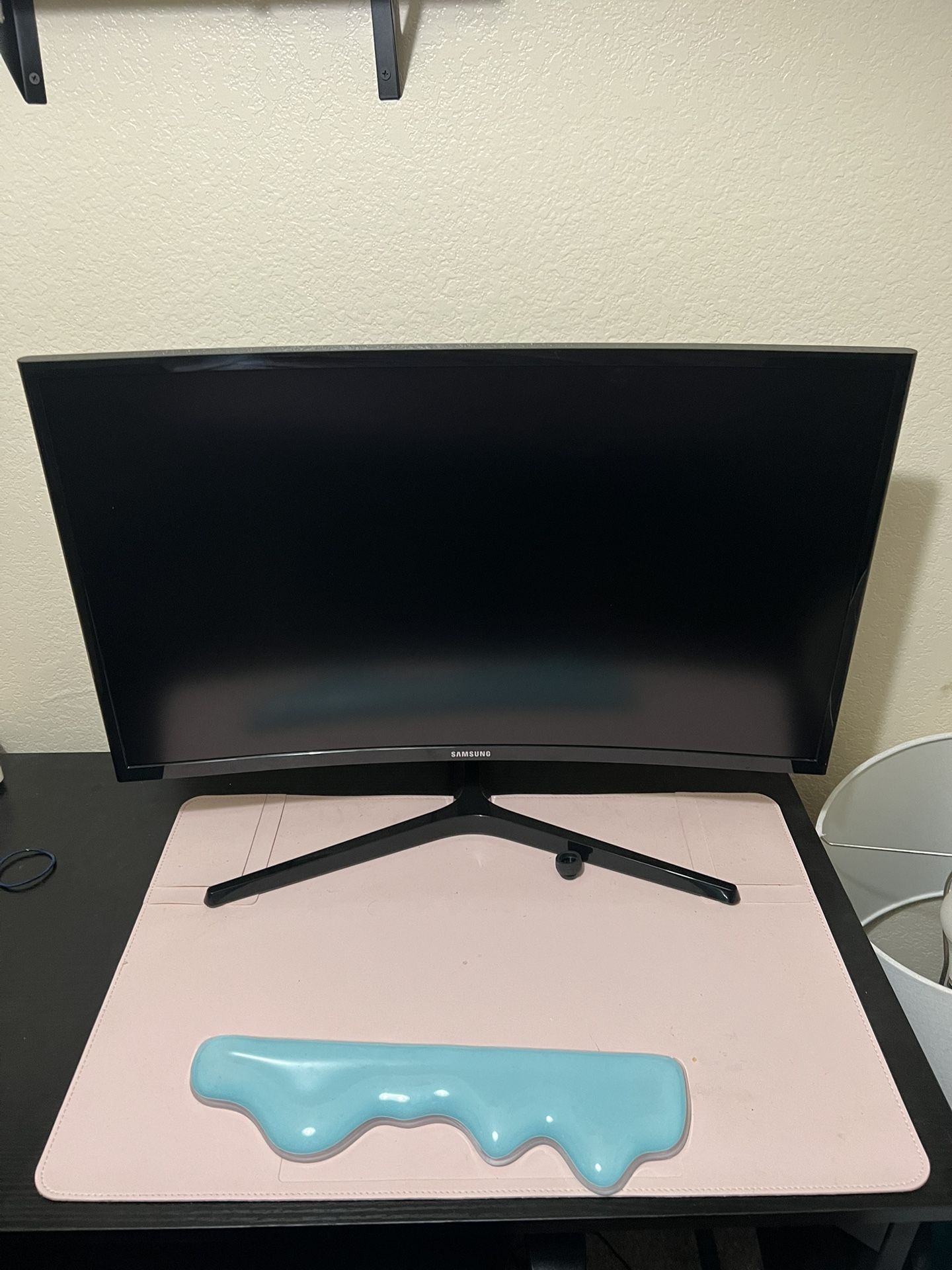 Curved samsung monitor