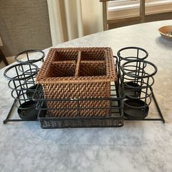 Utensil And Napkin Holder For Entertaining
