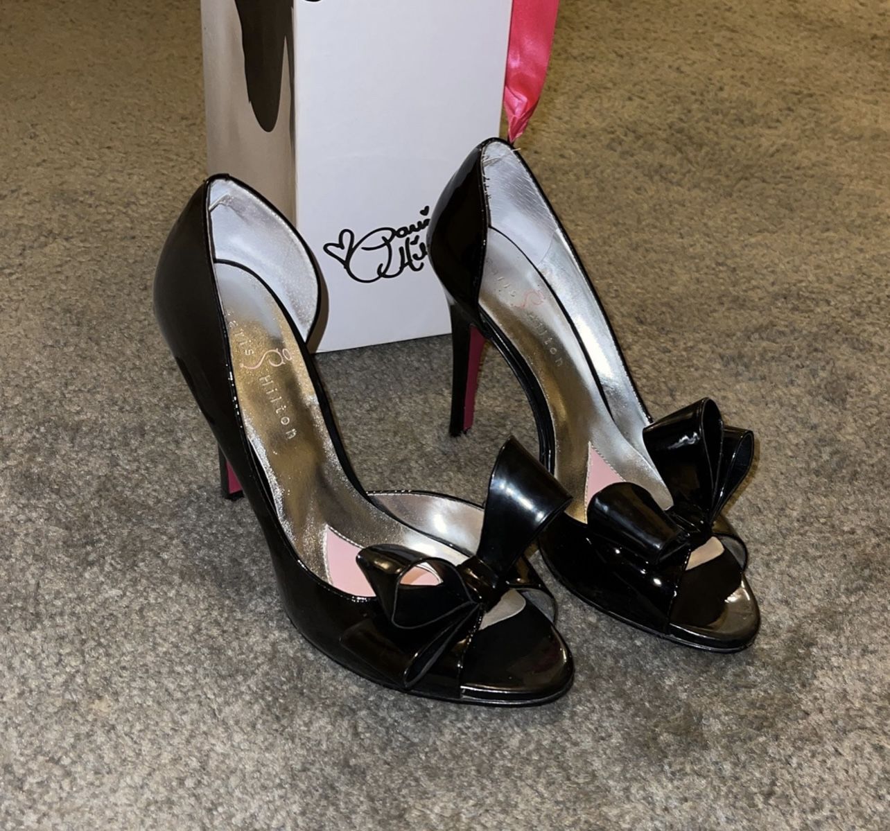 Like New Paris Hilton Señorita Black Bow Glossy Heels *size 8.5m*