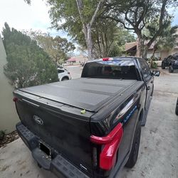 Hard Tri-Fold Flip Up Bed Cover 