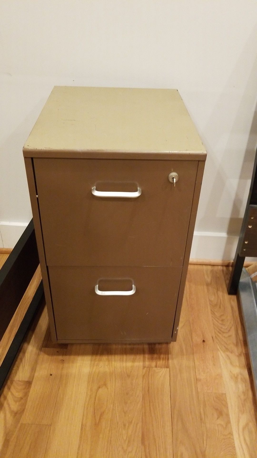 Heavy duty metal file cabinet