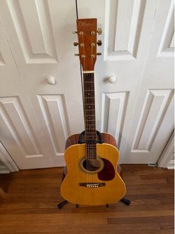 Ventura Acoustic Guitar w/Gator hard shell case