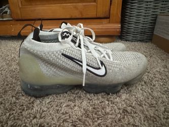 Nikes youth