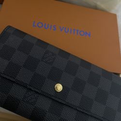 Louis Vuitton Woman’s Wallet Leather 