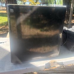 GE Mini Fridge 