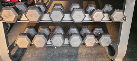 110 Iron Grip Dumbells for Sale in Miami, FL - OfferUp