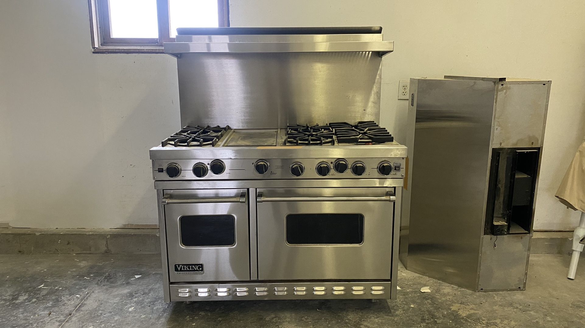 Viking 48in Range Oven & Hood