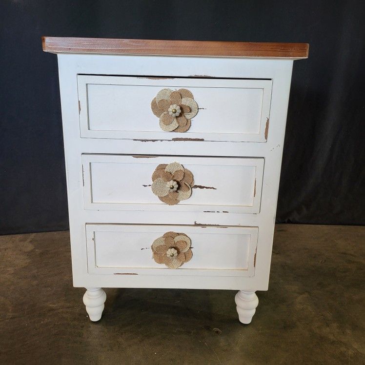 Farmhouse End Table with Floral Knobs