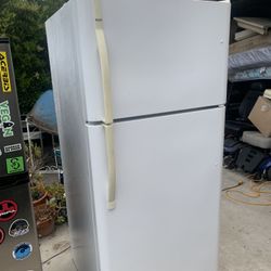 Refrigerator White $100 Black $120 2 Doors $170