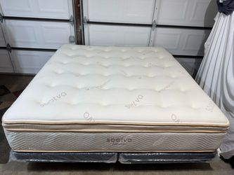 Saatva HD King Mattress - LIKE NEW! Delivery Available