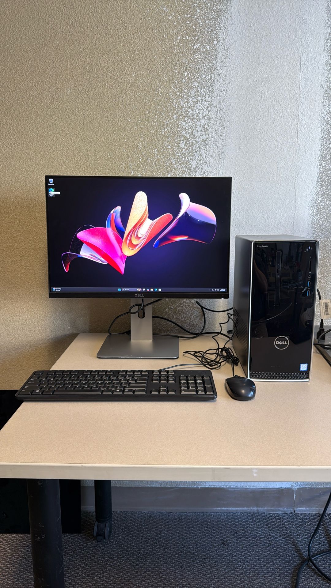 Dell System 24 Inch LCD Inspiron 3668 i7 256 SSD 16GB Windows 11