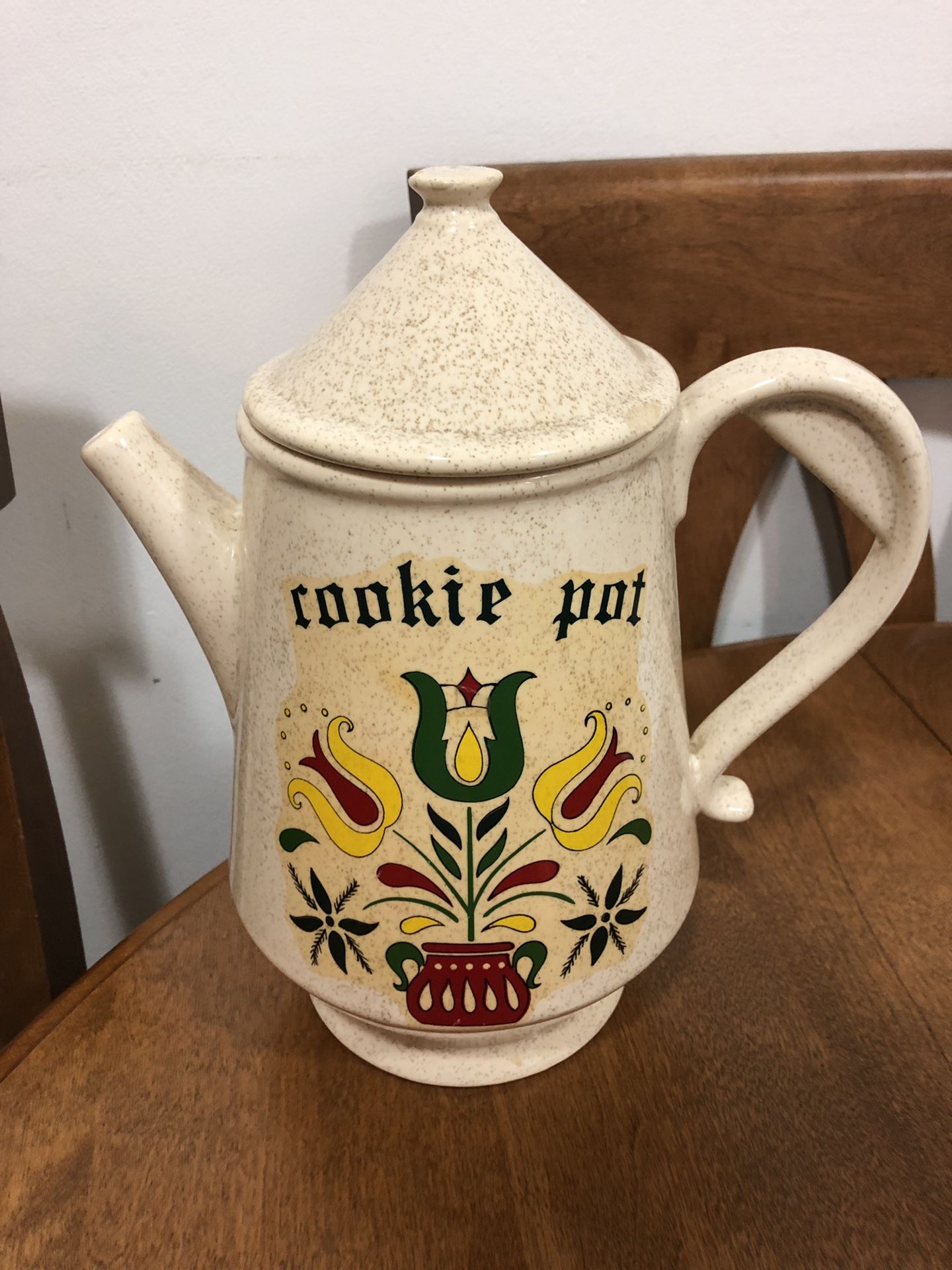 McCoy pottery large cookie pot