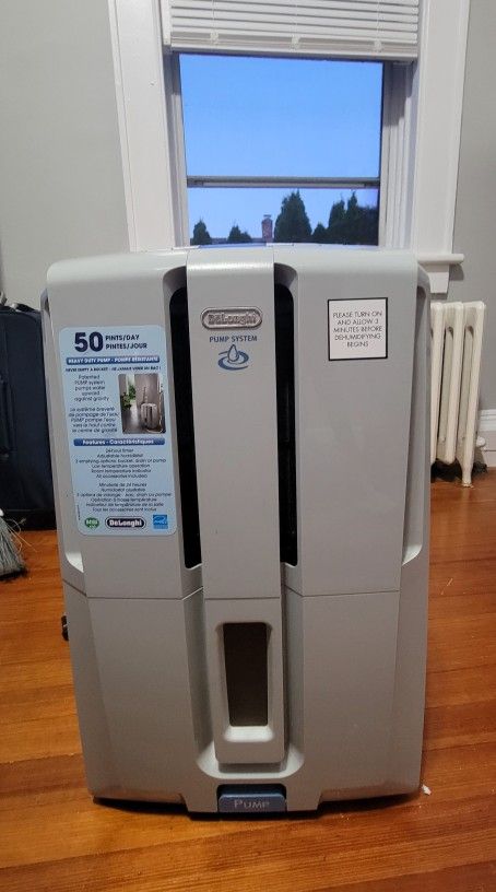 LIKE NEW DELONGHI 50 PINT ENERGY STAR W/BUILT IN PUMP DEHUMIDIFIER