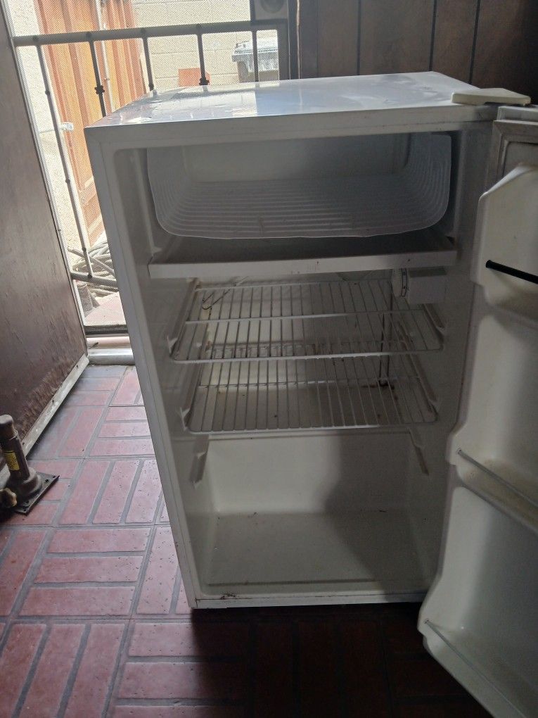 REFRIGERATOR KENMORE