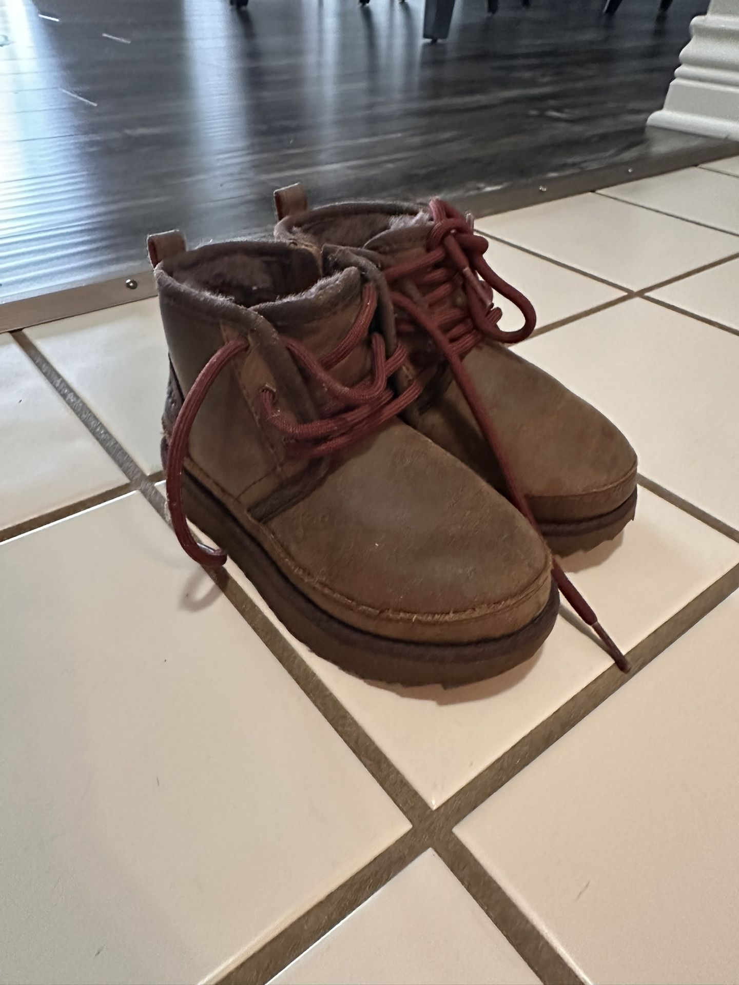 Kids Ugg Size 11 Brown Color