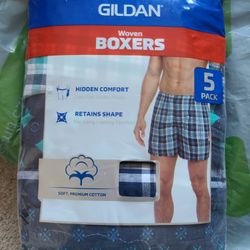 $7 Boxers Size MED 32/34. GILDAN plaid. NEW