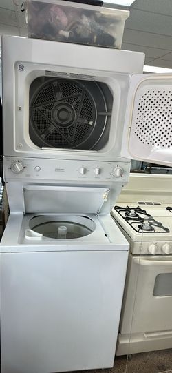 aire 27 in. Laundry Center with 3.9 GE 27 In cu. ft. Washer & 5.5 cu. ft. & 220 Electric Dryer  - White