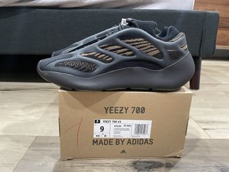 Yeezy Boost 700 V3 Clay Brown Size 9 Adidas 