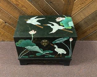Oriental Trunk Black White Birds