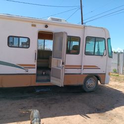 2000 Four Winds Hurricane Motorhome Class A