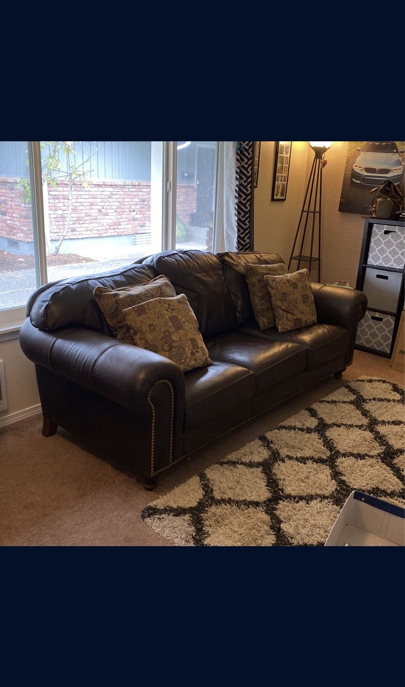 Leather Couch for Sale in Edgewood, WA OfferUp