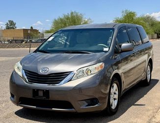 2011 Toyota Sienna 4 Door Mini Van