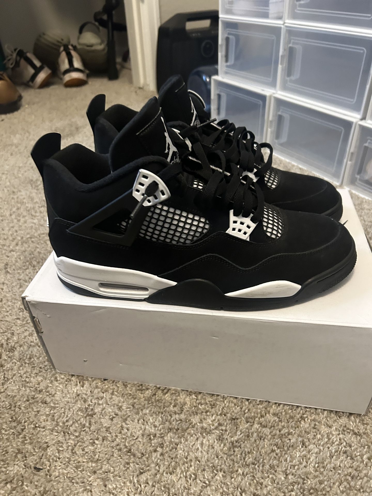 Jordan 4 Black And White Thunder Retro