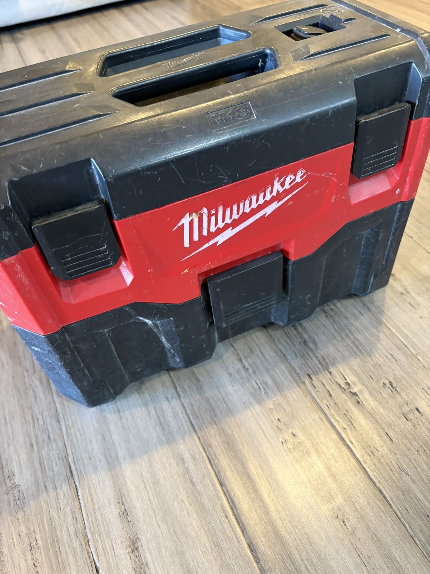 Milwaukee M18 Vacuum