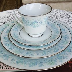 Beautiful Blue / Green  Noritake Milford China 12 Dinner Plates